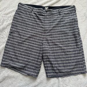 DC Shoes Gray Striped Hybrid Board‎ Shorts Size 40 Surf Skate Casual
